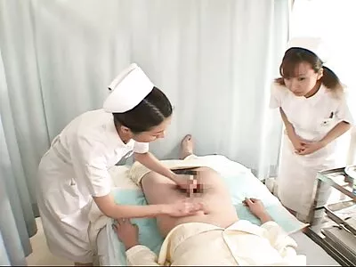 មាន់ជល់​របស់​ពុក​ចង្កា​ចូល​មើល​រន្ធ​រោម​ដ៏​តឹង​របស់​សត្វ​ឆ្កេញី​រុស្ស៊ី