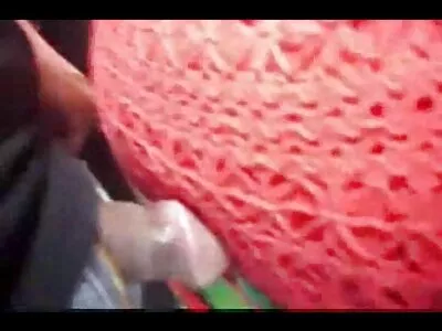 Busty Asian MILF ដែលមានដើមទ្រូងធំ ទទួលបានការខួងរន្ធគូថ