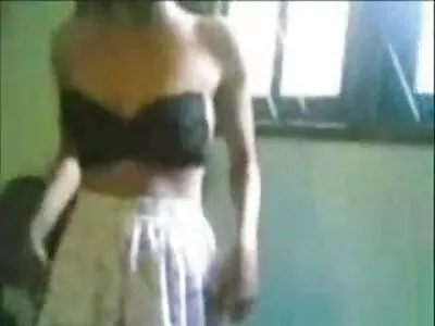 Chesty brunette Sofia Cucci ចាប់បានយ៉ាងត្រឹមត្រូវនៅក្នុងខ្យល់ស្រស់